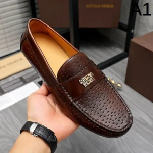BOTTEGA VENETA ボッテガヴェネタ 夏に大活躍 2026 メンズ用 ビジネスシューズ 商品画像 1