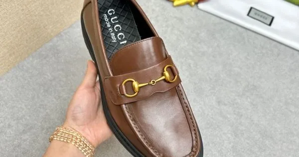緊急セールで驚き価格 GUCCI グッチ 2026 メンズ用 ビジネスシューズ 商品画像 11