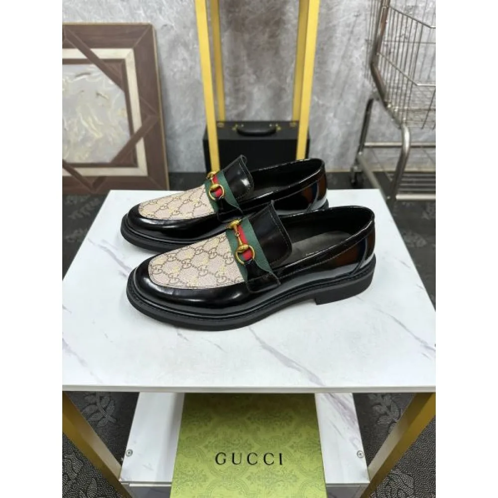 GUCCI グッチ 印象に残るデザイン 2026 メンズ用 ビジネスシューズ 商品画像 3