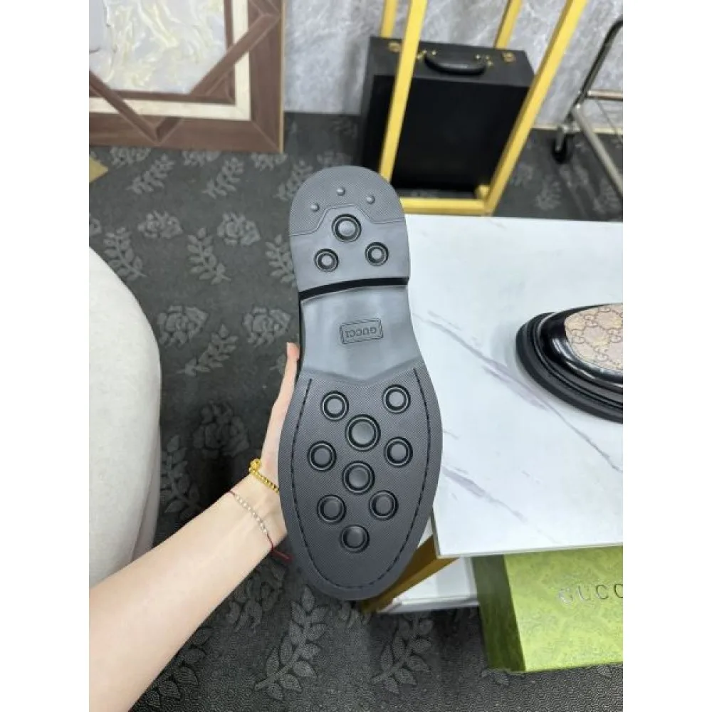 GUCCI グッチ 印象に残るデザイン 2026 メンズ用 ビジネスシューズ 商品画像 7