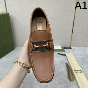GUCCI グッチ 今年の夏はこれで決まり 2026 メンズ用 ビジネスシューズ 商品画像 1