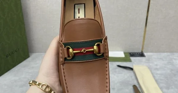 GUCCI グッチ 今年の夏はこれで決まり 2026 メンズ用 ビジネスシューズ 商品画像 11