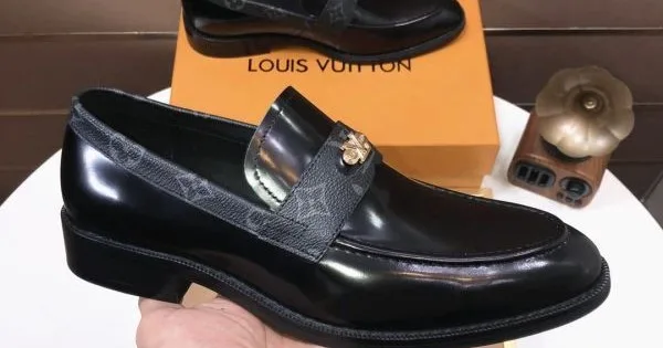 LOUIS VUITTON ルイヴィトン 人気上昇中 2026 メンズ用 ビジネスシューズ 商品画像 11