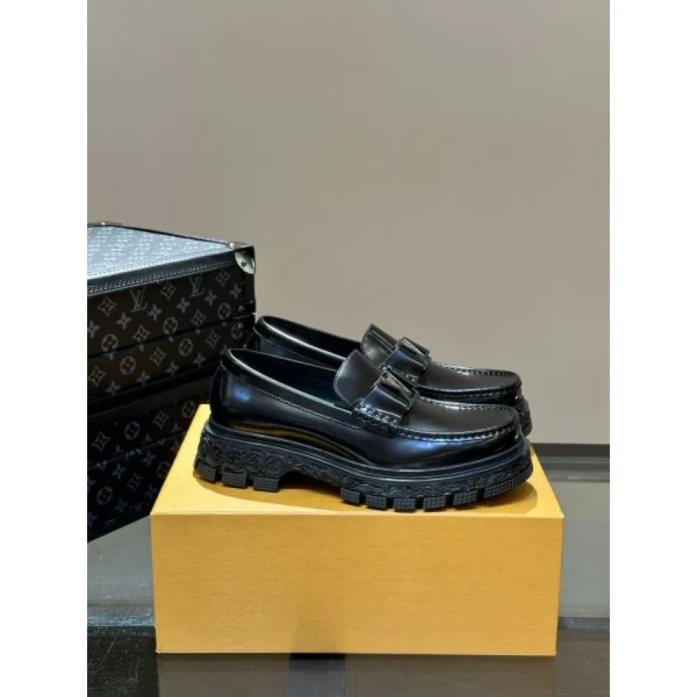 LOUIS VUITTON ルイヴィトン 海外限定新作 2026 メンズ用 ビジネスシューズ 商品画像 4