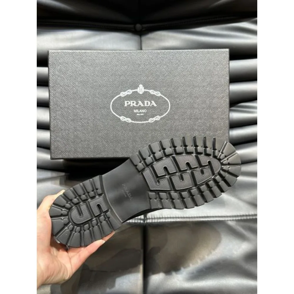 PRADA プラダ 遊び心が溢れるアイテム 2026 メンズ用 ビジネスシューズ 商品画像 9