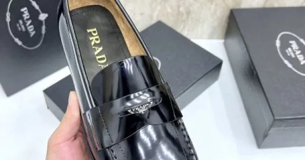PRADA プラダ ファン必見の春夏新作 2026 メンズ用 ビジネスシューズ 商品画像 11
