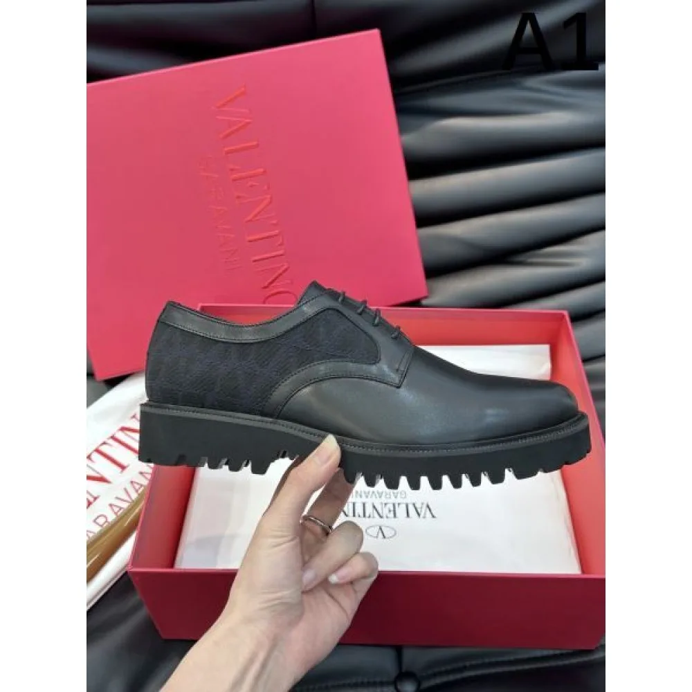 VALENTINO ヴァレンティノ より格上げして 2026 メンズ用 ビジネスシューズ 商品画像 1