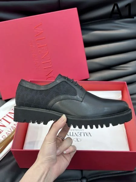 VALENTINO ヴァレンティノ より格上げして 2026 メンズ用 ビジネスシューズ 商品画像 10