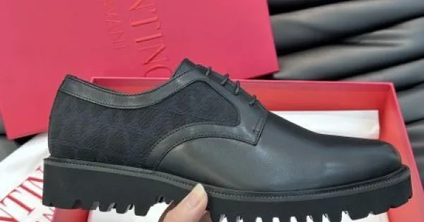 VALENTINO ヴァレンティノ より格上げして 2026 メンズ用 ビジネスシューズ 商品画像 11