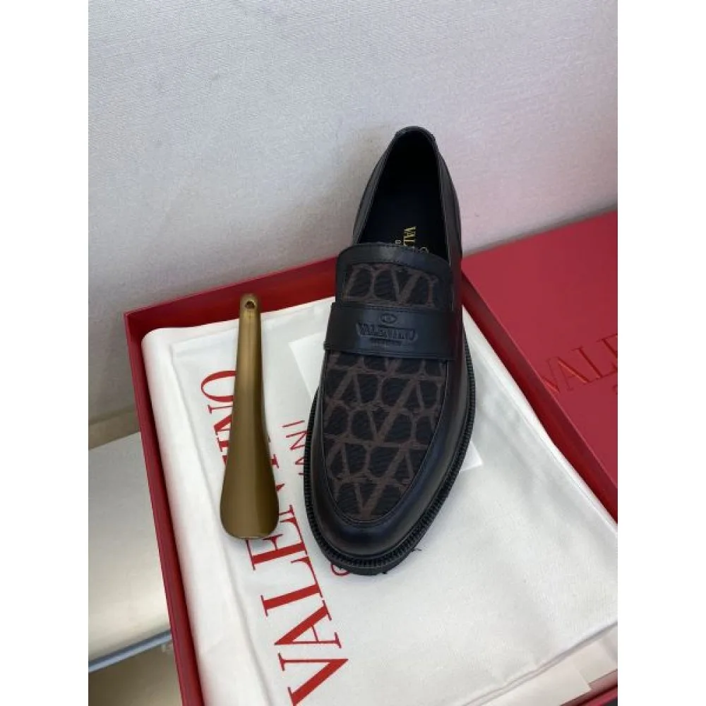 VALENTINO ヴァレンティノ ブームは再熱中 2026 メンズ用 ビジネスシューズ 商品画像 5