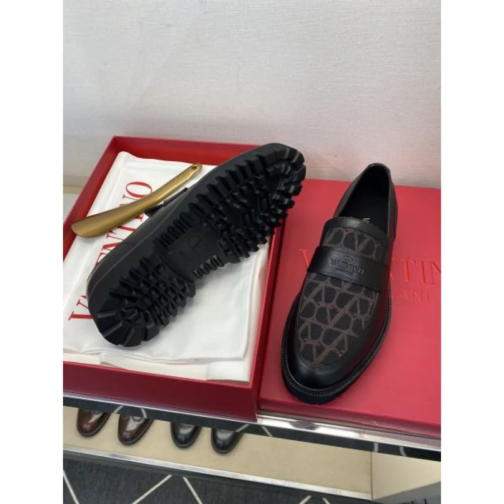 VALENTINO ヴァレンティノ ブームは再熱中 2026 メンズ用 ビジネスシューズ 商品画像 9