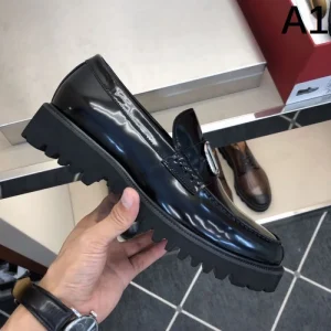 VALENTINO ヴァレンティノ 今度こそ完売! 2026 メンズ用 ビジネスシューズ 商品画像 1