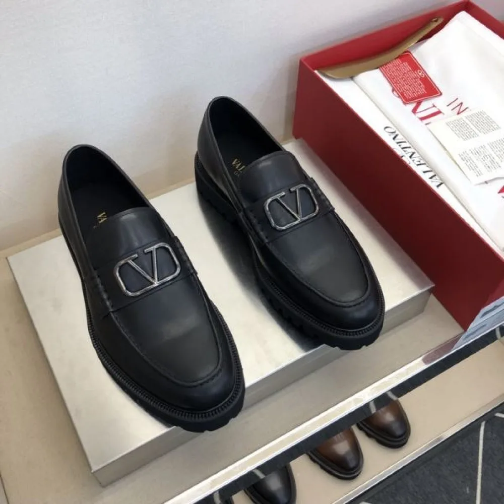 VALENTINO ヴァレンティノ 今度こそ完売! 2026 メンズ用 ビジネスシューズ 商品画像 4