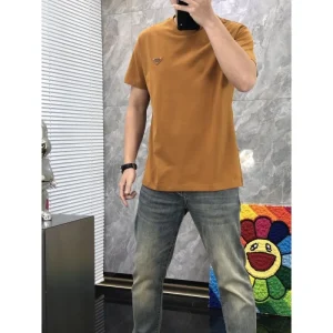 2026 続々とお目見える夏季新作 PRADA プラダ 半袖Tシャツ 商品画像 1