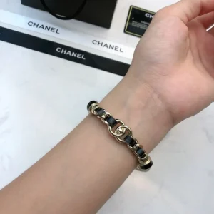2026 CHANEL シャネル ブレスレット 季節の変わり目に活躍する 商品画像 1