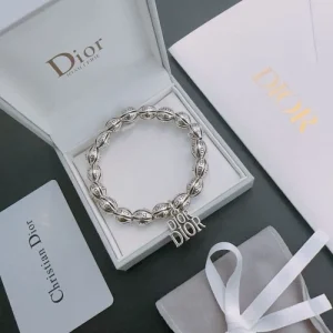 DIOR ディオール 春夏新作完売雑誌掲載 2026 ブレスレット 商品画像 1