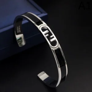 FENDI フェンデイ カジュアルに着こなし 2026 ブレスレット 商品画像 1