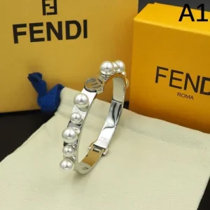FENDI フェンデイ 今シーズンは特に人気 2026 ブレスレット 商品画像 1