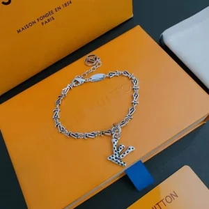 2026 LOUIS VUITTON ルイヴィトン ブレスレット 輝く高級感満点 商品画像 1