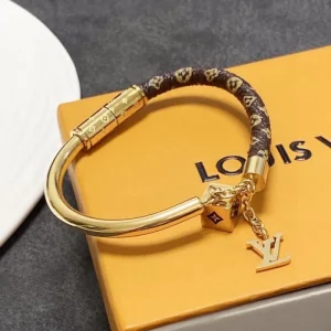 LOUIS VUITTON ルイヴィトン 輝く高級感満点 2026 ブレスレット 商品画像 1