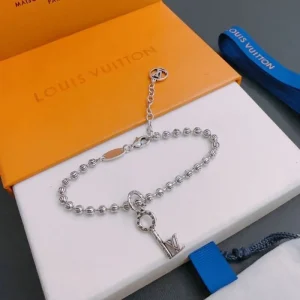 LOUIS VUITTON ルイヴィトン 圧倒的な高級感 2026 ブレスレット 商品画像 1