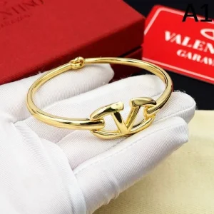 VALENTINO ヴァレンティノ 個性を表現する 2026 ブレスレット 商品画像 1