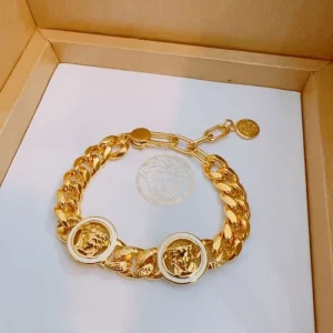 VERSACE ヴェルサーチェ おすすめコーデ 2026 ブレスレット 商品画像 1