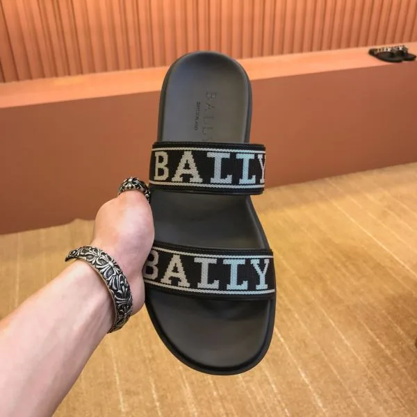 BALLY バリー 主役になる個性的なアイテム 2026 メンズ用 スリッパ 商品画像 10