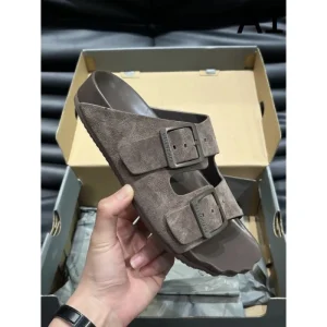 BALENCIAGA バレンシアガ 根強い人気定番商品 2026 メンズ用 スリッパ 商品画像 1