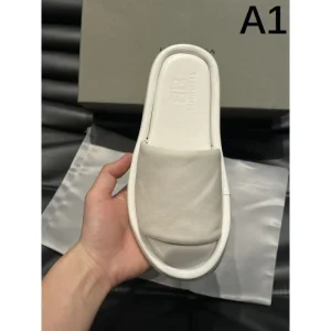 BALENCIAGA バレンシアガ 人気セール100%新品 2026 メンズ用 スリッパ 商品画像 1