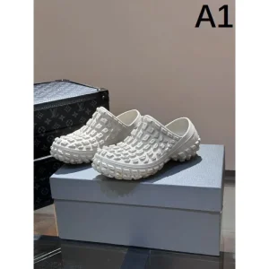 BALENCIAGA バレンシアガ 海外よりお届け限定品 2026 メンズ用 サンダル 商品画像 1