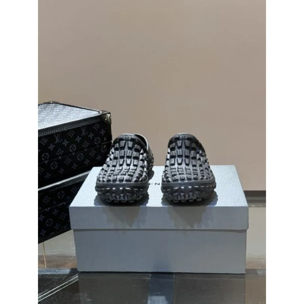 BALENCIAGA バレンシアガ 海外よりお届け限定品 2026 メンズ用 サンダル 商品画像 3