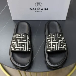 BALMAIN バルマン 今やセレブ御用達で大人気の 2026 メンズ用 スリッパ 商品画像 1