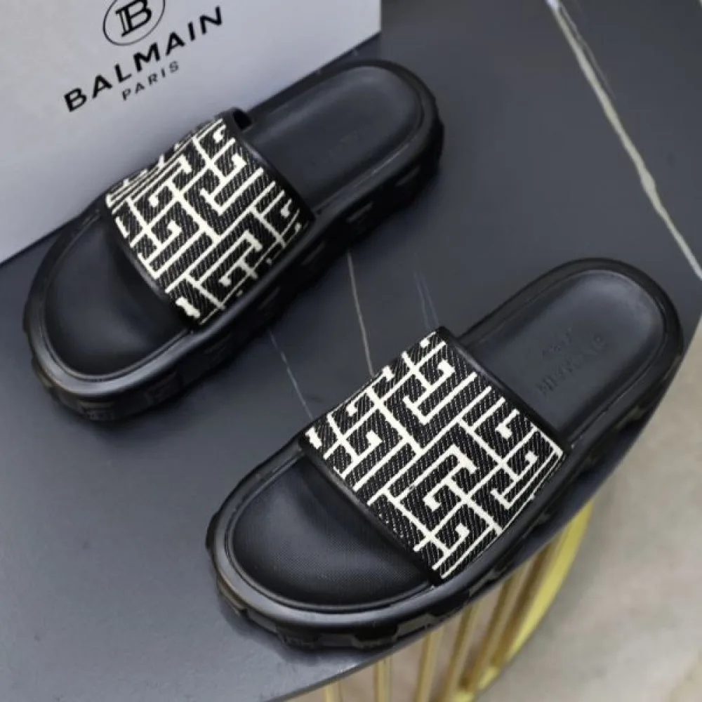 BALMAIN バルマン 今やセレブ御用達で大人気の 2026 メンズ用 スリッパ 商品画像 2