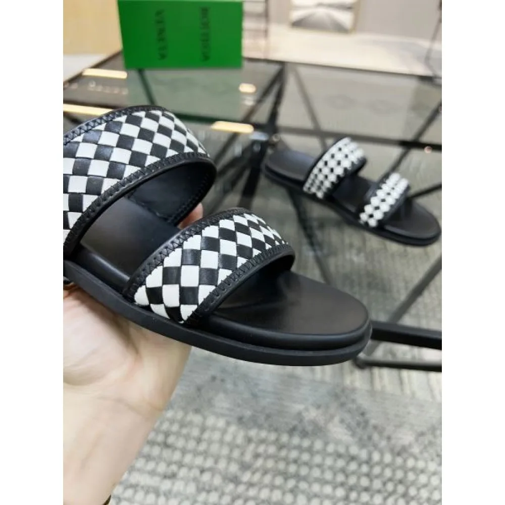BOTTEGA VENETA ボッテガヴェネタ 夏気分を盛り上げる 2026 メンズ用 スリッパ 商品画像 7