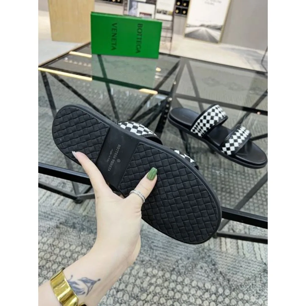 BOTTEGA VENETA ボッテガヴェネタ 夏気分を盛り上げる 2026 メンズ用 スリッパ 商品画像 9