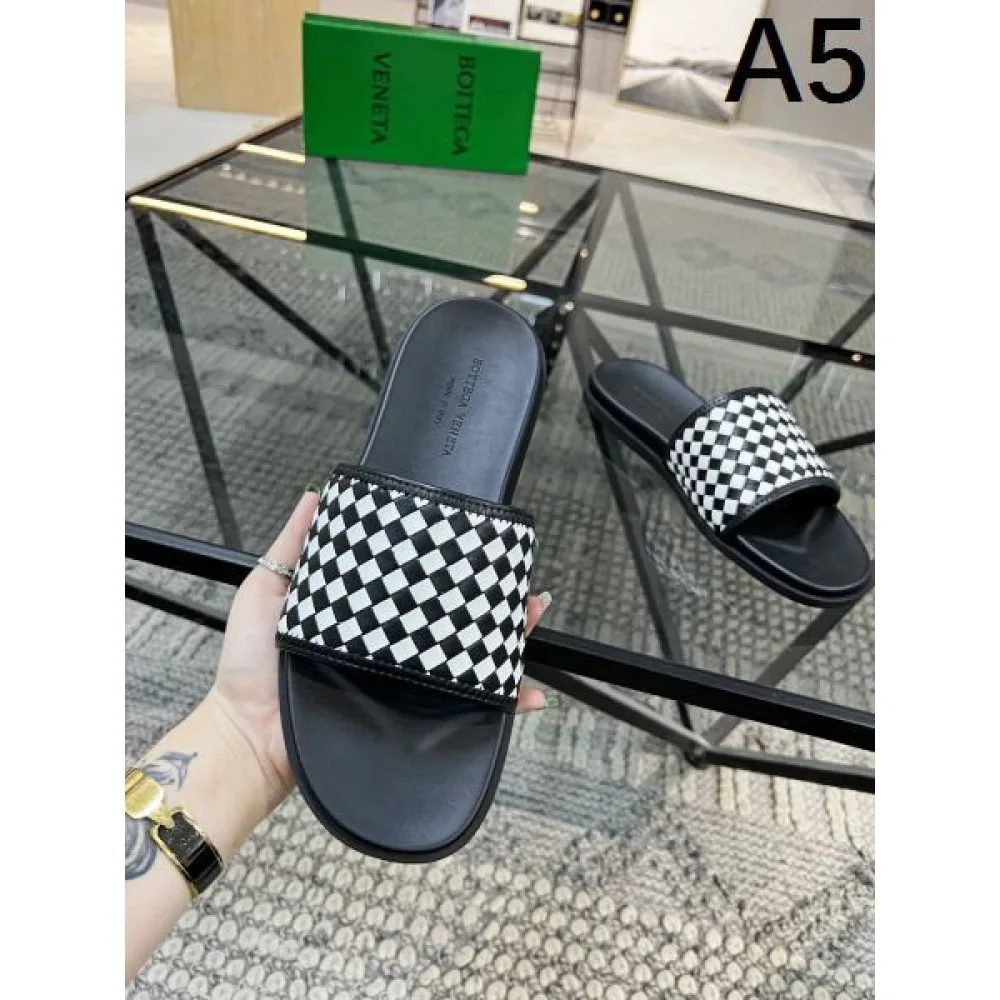BOTTEGA VENETA ボッテガヴェネタ 今注目度が上がって 2026 メンズ用 スリッパ 商品画像 5