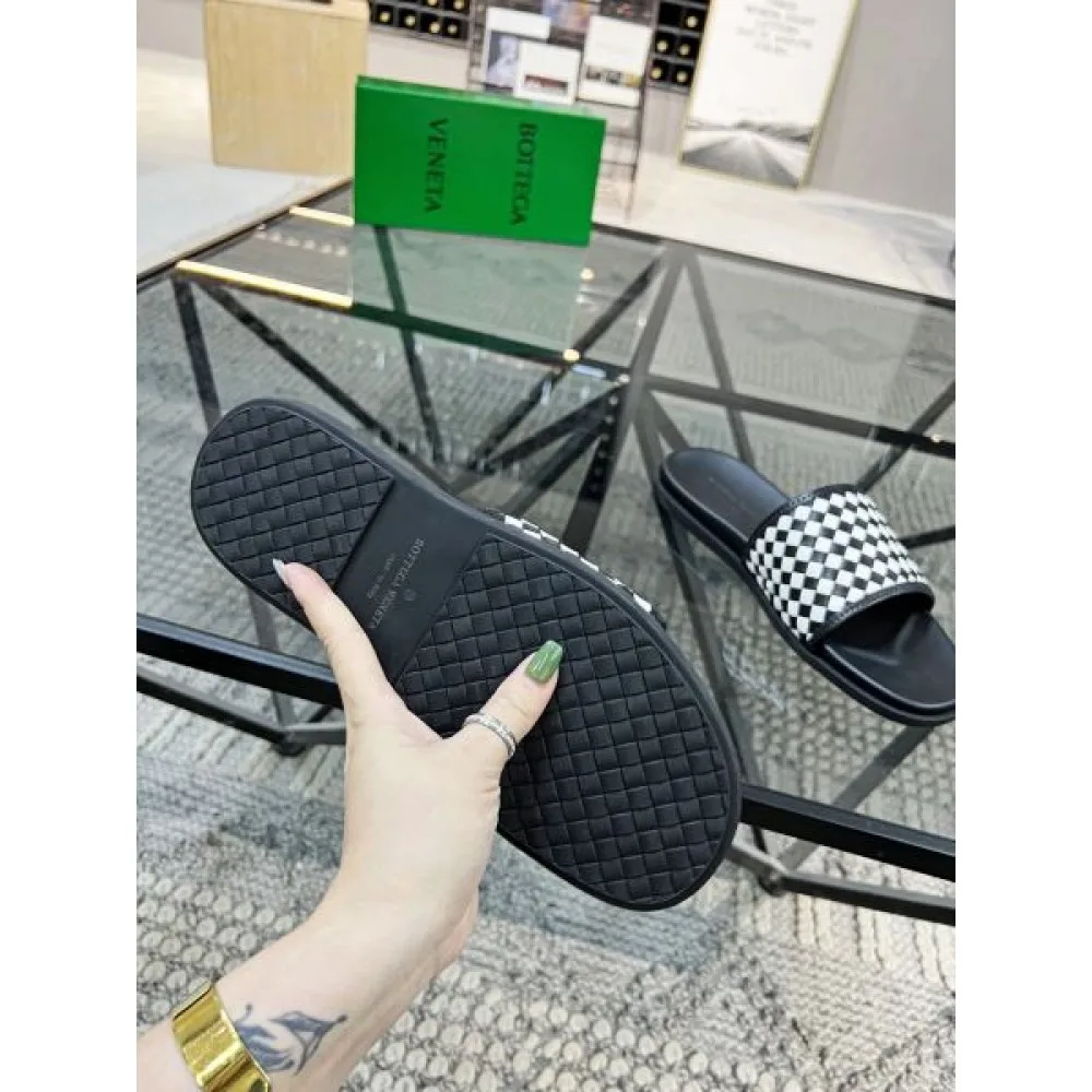 BOTTEGA VENETA ボッテガヴェネタ 今注目度が上がって 2026 メンズ用 スリッパ 商品画像 9