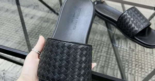 BOTTEGA VENETA ボッテガヴェネタ 今注目度が上がって 2026 メンズ用 スリッパ 商品画像 11