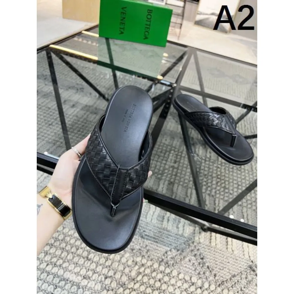 BOTTEGA VENETA ボッテガヴェネタ 夏に大注目アイテム 2026 メンズ用 スリッパ 商品画像 2