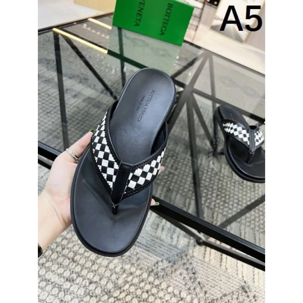 BOTTEGA VENETA ボッテガヴェネタ 夏に大注目アイテム 2026 メンズ用 スリッパ 商品画像 5