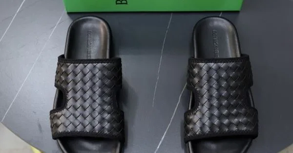 BOTTEGA VENETA ボッテガヴェネタ ベスト系のアイテム 2026 メンズ用 スリッパ 商品画像 11