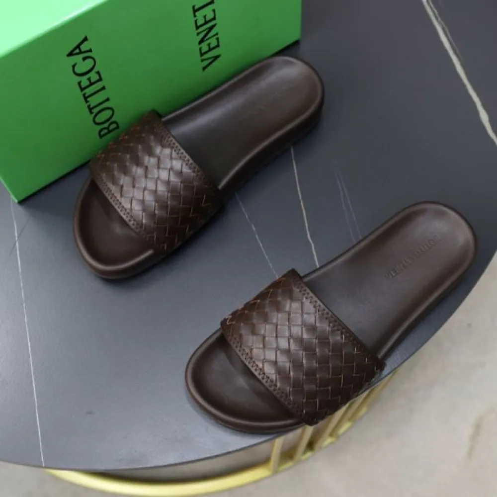BOTTEGA VENETA ボッテガヴェネタ カジュアル感を出す 2026 メンズ用 スリッパ 商品画像 3