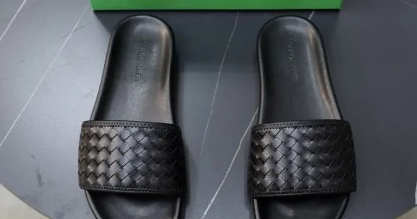 BOTTEGA VENETA ボッテガヴェネタ カジュアル感を出す 2026 メンズ用 スリッパ 商品画像 11