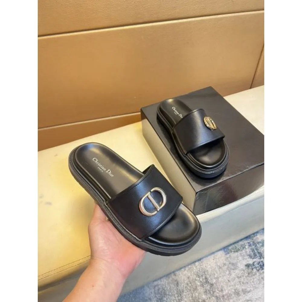 DIOR ディオール 今夏に長く愛用できるスタイル 2026 メンズ用 スリッパ 商品画像 1