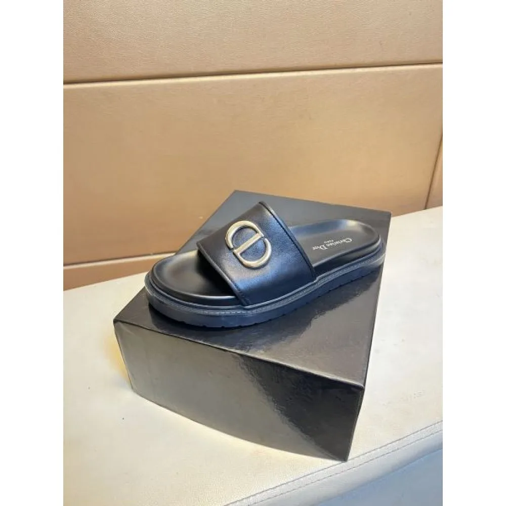 DIOR ディオール 今夏に長く愛用できるスタイル 2026 メンズ用 スリッパ 商品画像 3