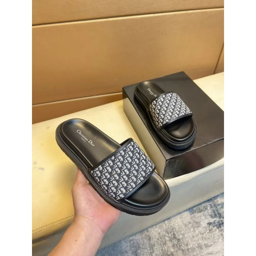 DIOR ディオール 普段使いに最適の大人スタイル 2026 メンズ用 スリッパ 商品画像 1