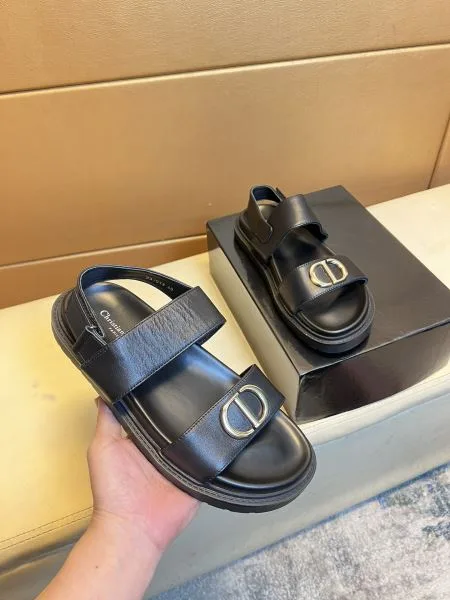DIOR ディオール 今シーズンのトレンドアイテム 2026 メンズ用 スリッパ 商品画像 9