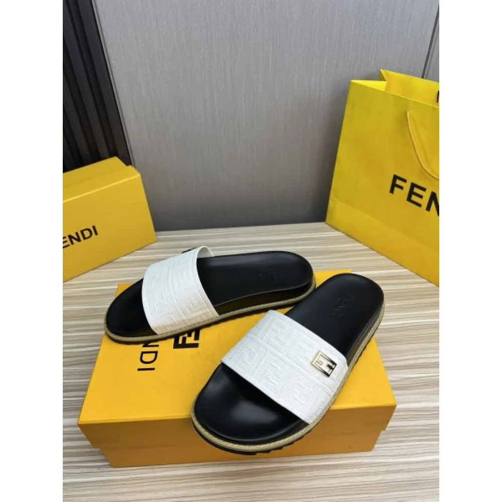 FENDI フェンデイ モード感の高い春夏のスタイル 2026 メンズ用 スリッパ 商品画像 4