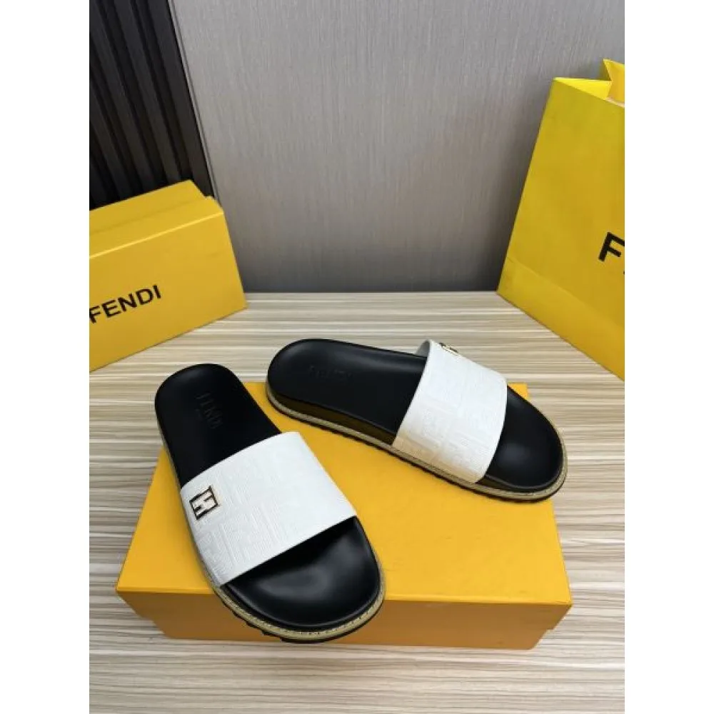 FENDI フェンデイ モード感の高い春夏のスタイル 2026 メンズ用 スリッパ 商品画像 6
